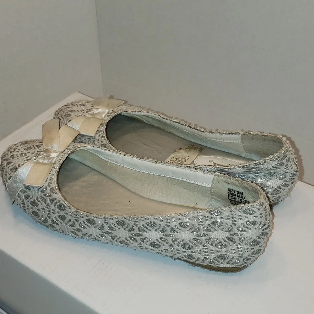Girl stylish flat shoes‎
